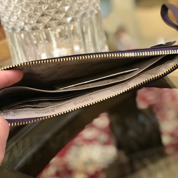 Authentic Michael Kors Wristlet new with tags - Picture 7 of 8